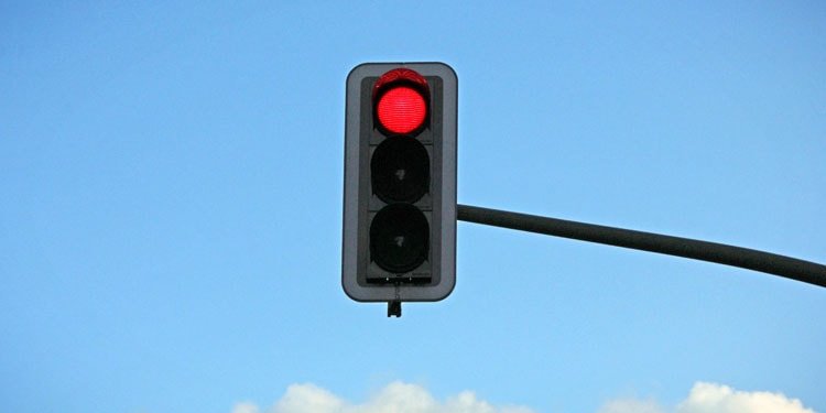 rote-ampel-ueberfahren-was-tun-artikel-min