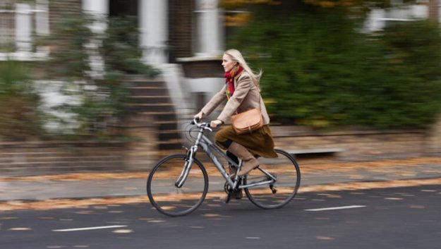 keine-allgemeine-helmpflicht-fuer-radfahrer-corbis-baker-artikel